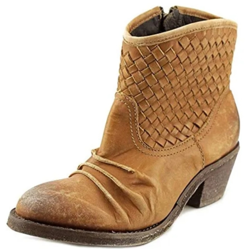 P5109 Circle G Distressed Woven Short Boots